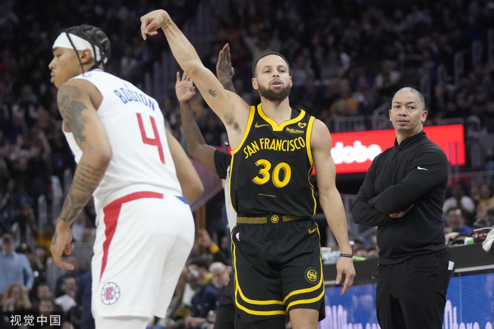 在对阵掘金 在对阵掘金